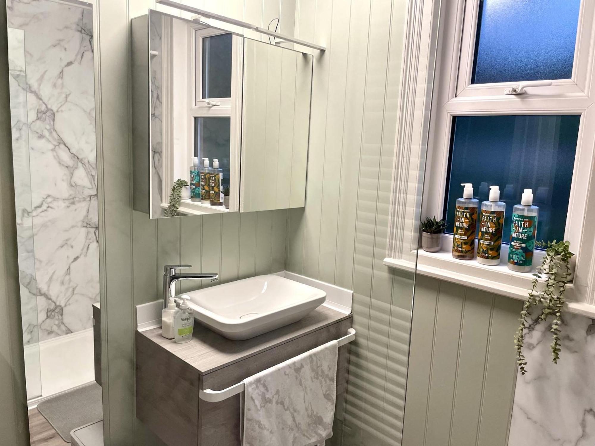 Holiday home Seaside-scarborough-wifi-parking-petsok-sleeps-7 8 *